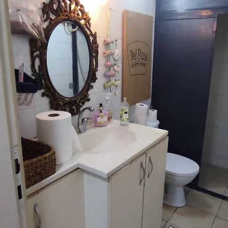 Alsancak Double Seaside 50 Mt Walk Guest house